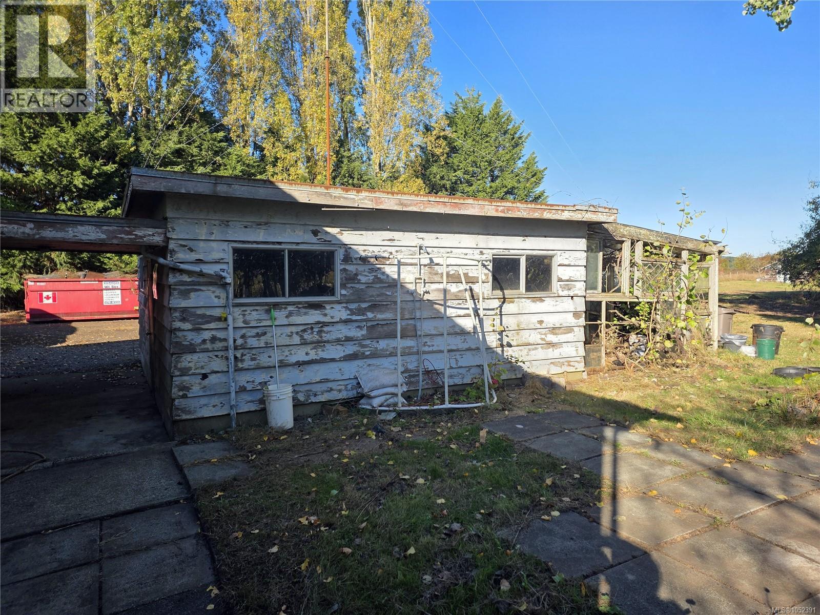 2766 Island View Rd Property Photo 12