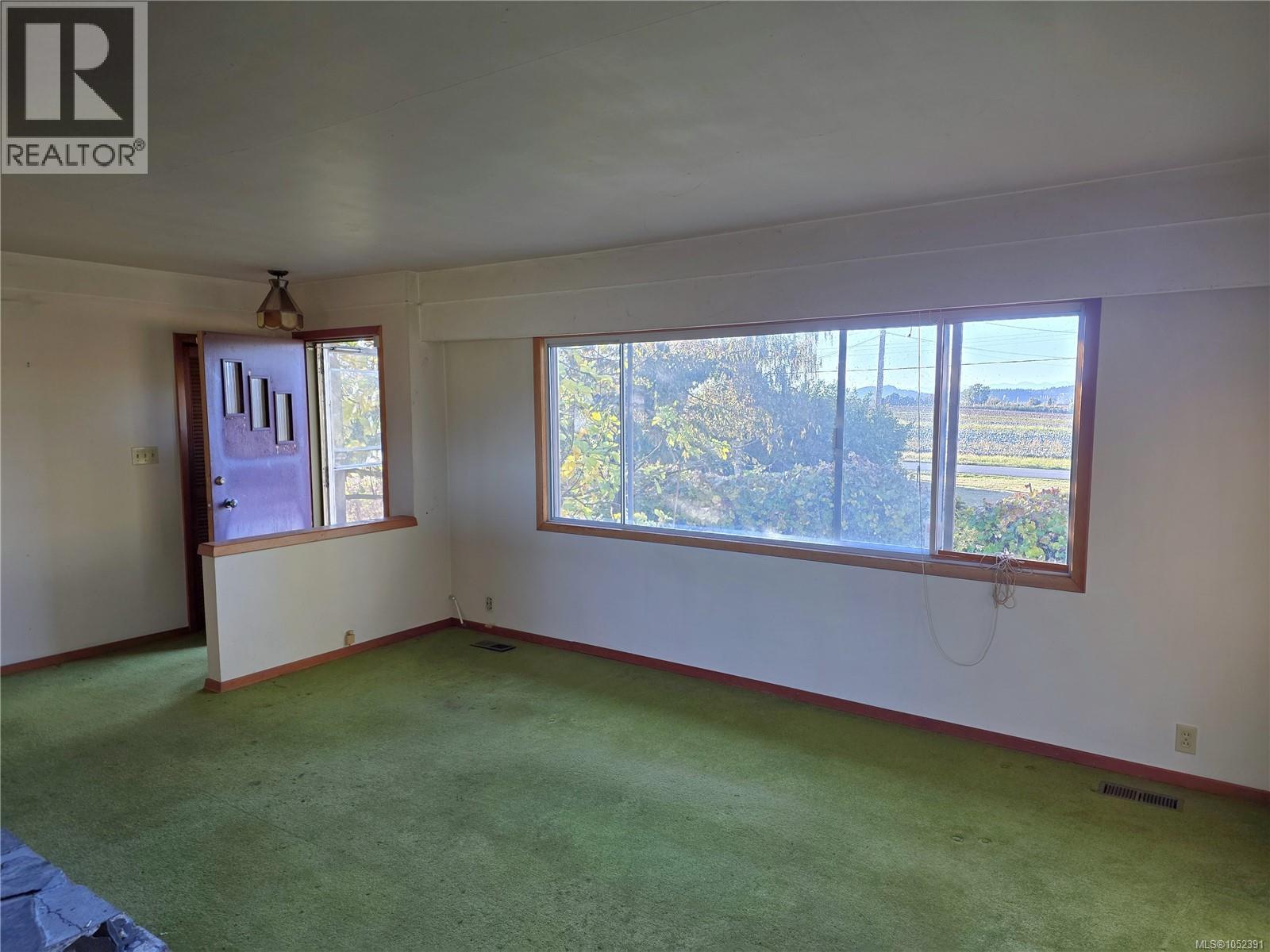 2766 Island View Rd Property Photo 15
