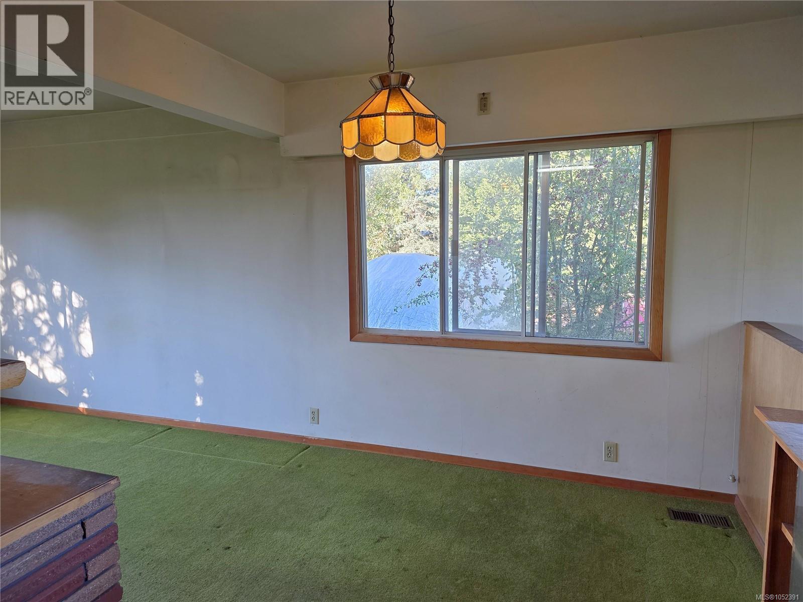 2766 Island View Rd Property Photo 16