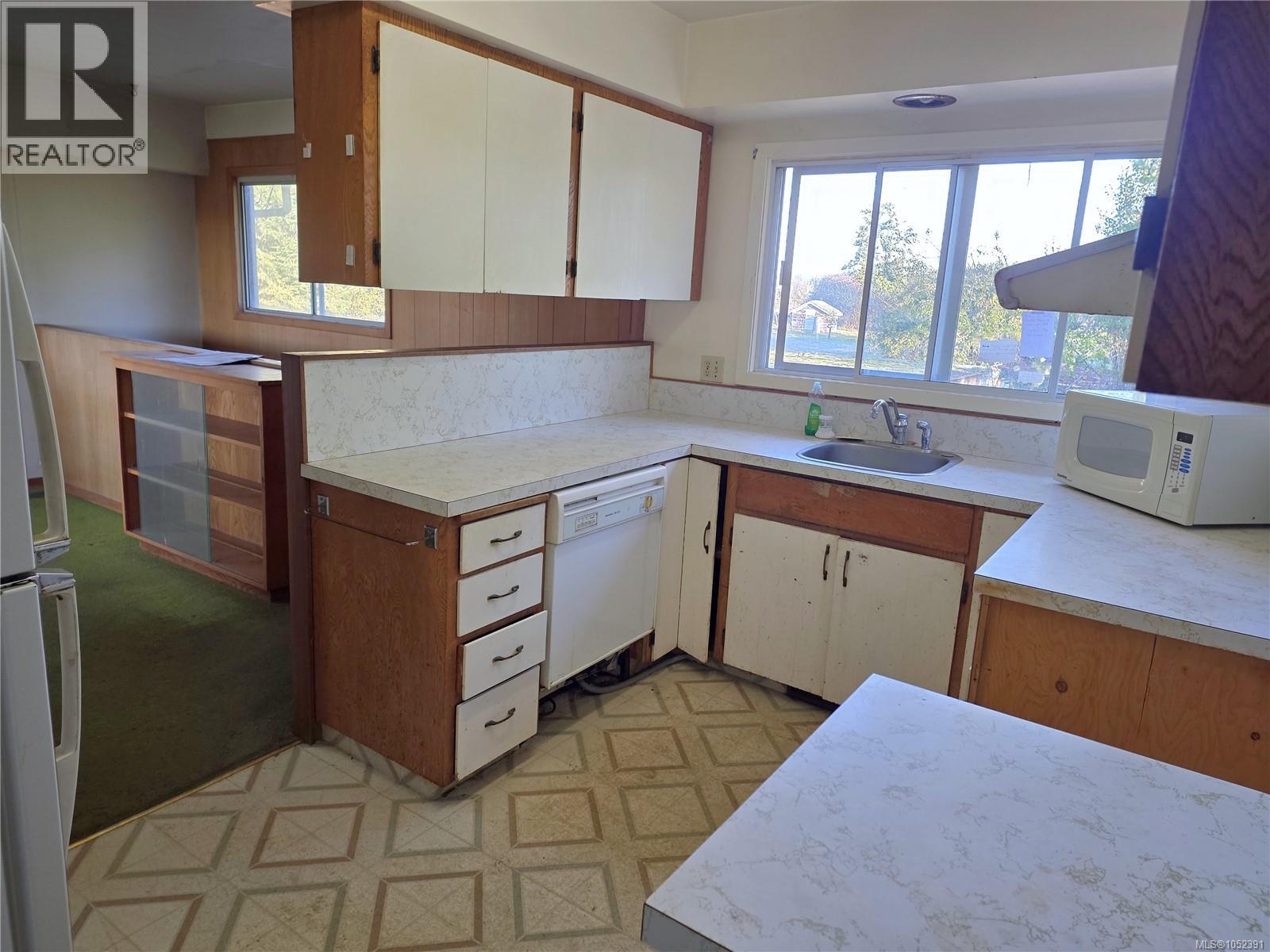 2766 Island View Rd Property Photo 17