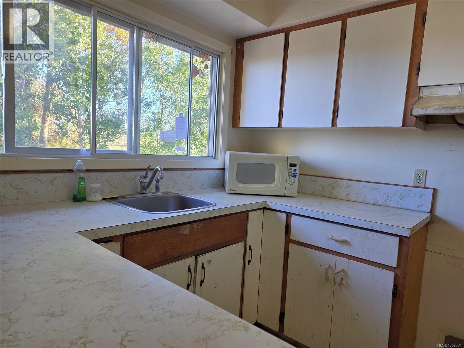 2766 Island View Rd Property Photo 18