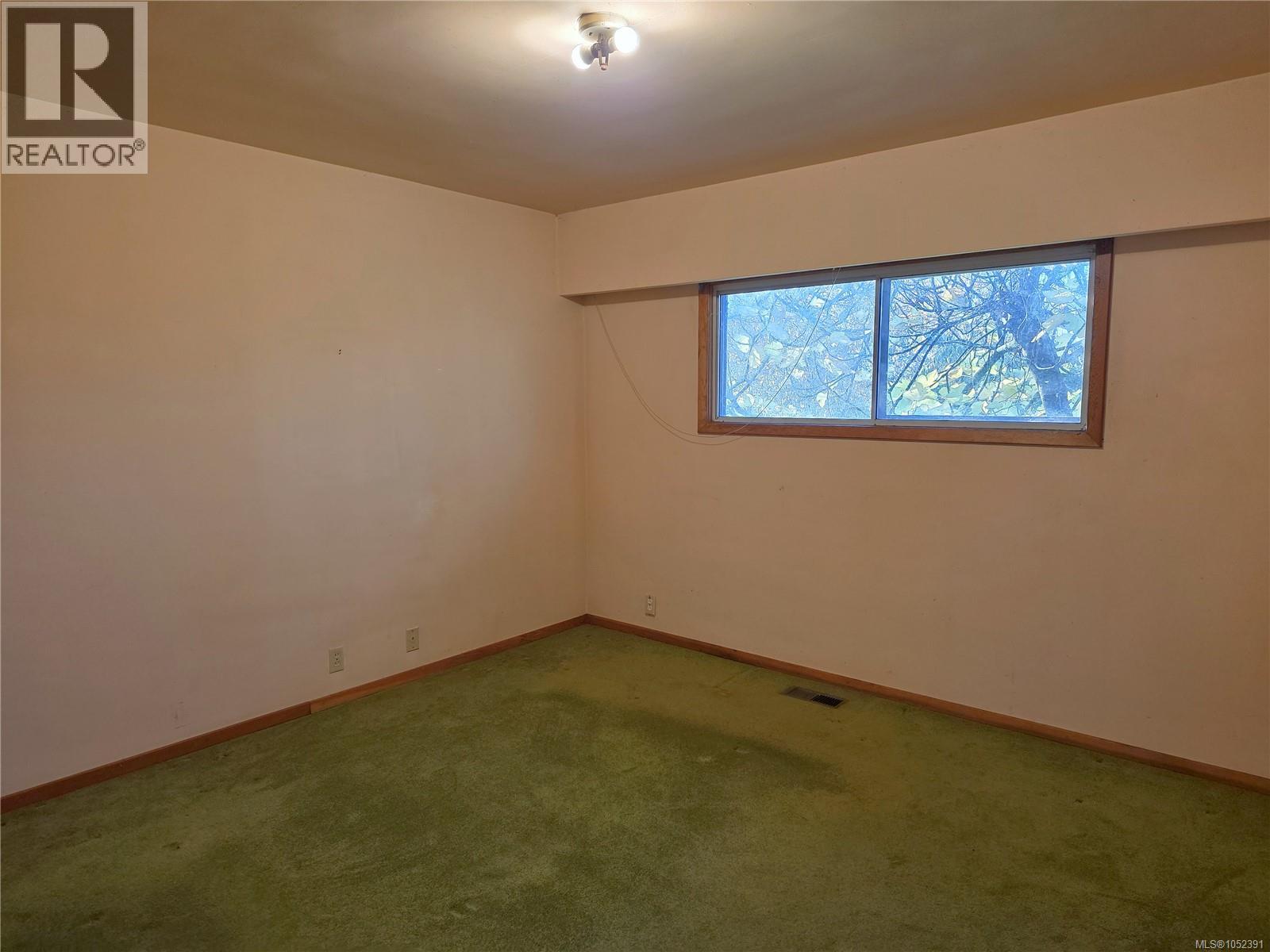 2766 Island View Rd Property Photo 19