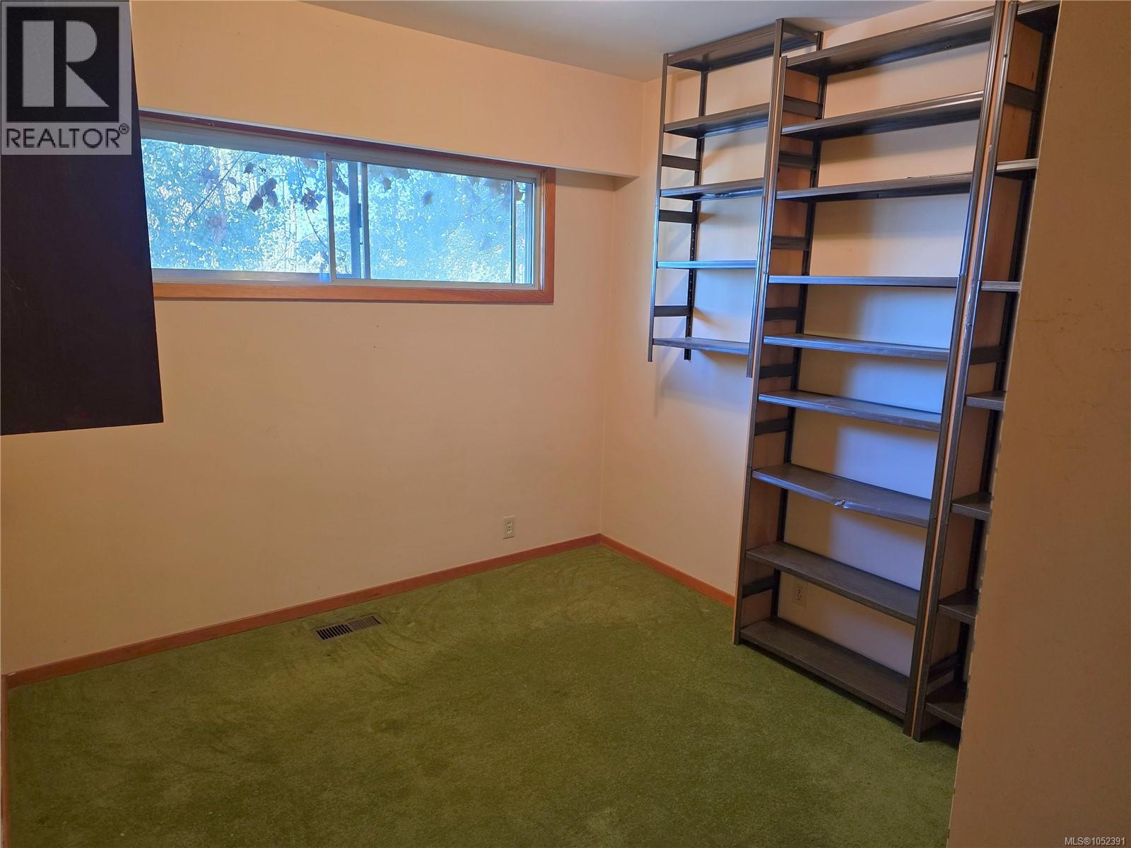 2766 Island View Rd Property Photo 20