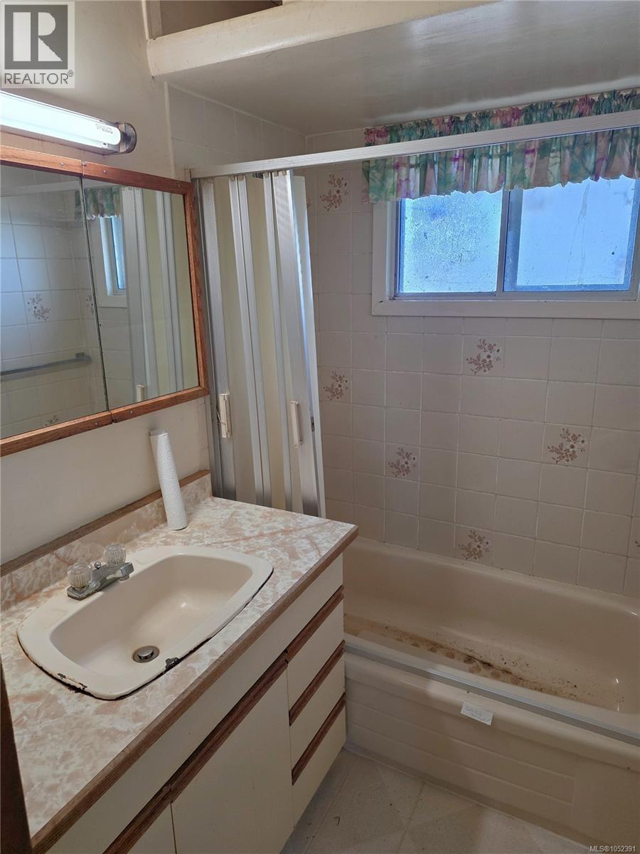 2766 Island View Rd Property Photo 21