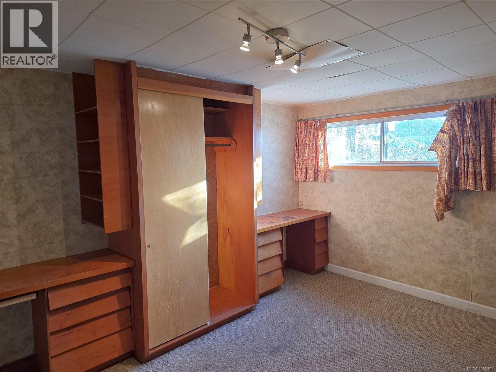 2766 Island View Rd Property Photo 23