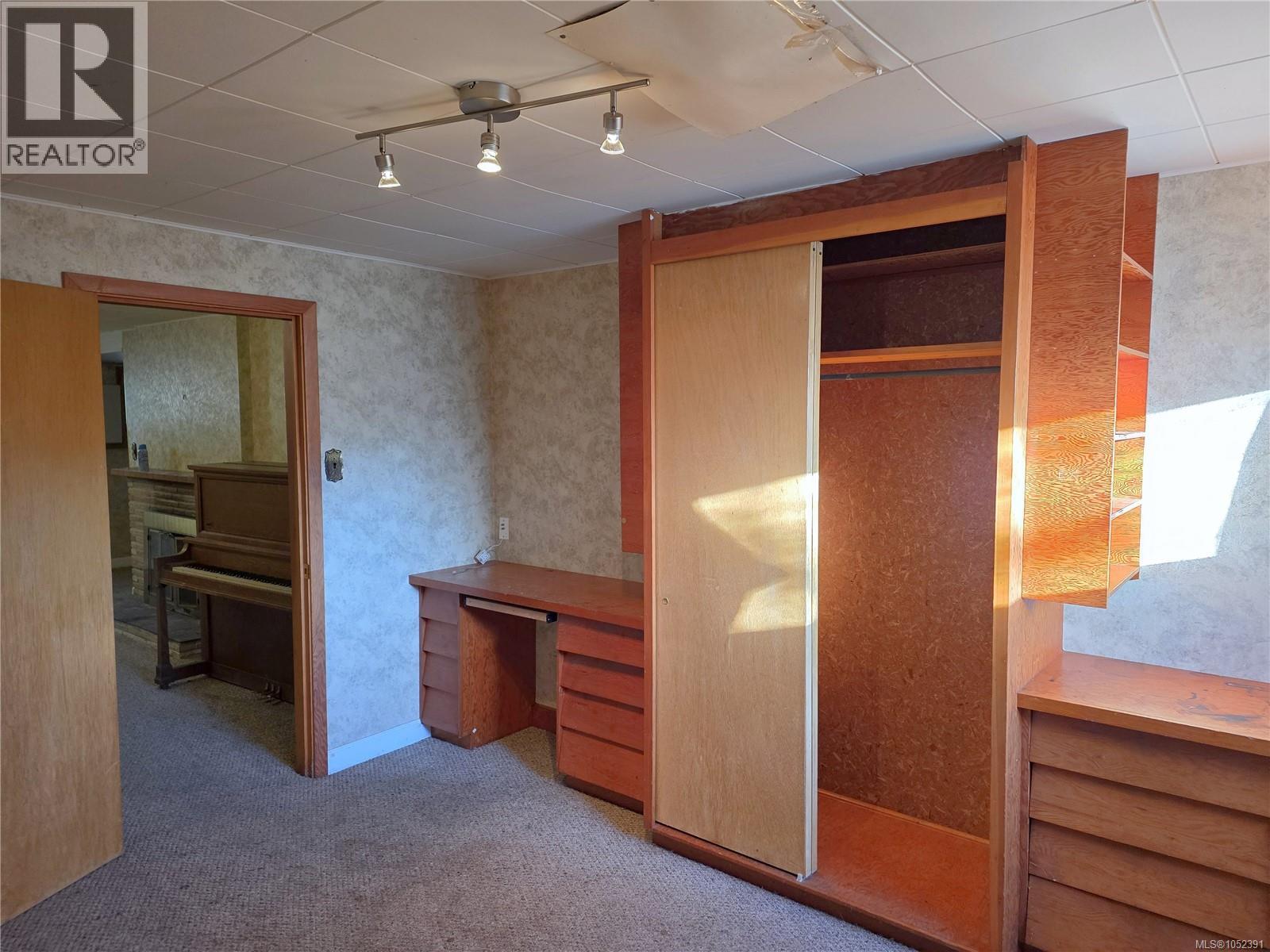 2766 Island View Rd Property Photo 24