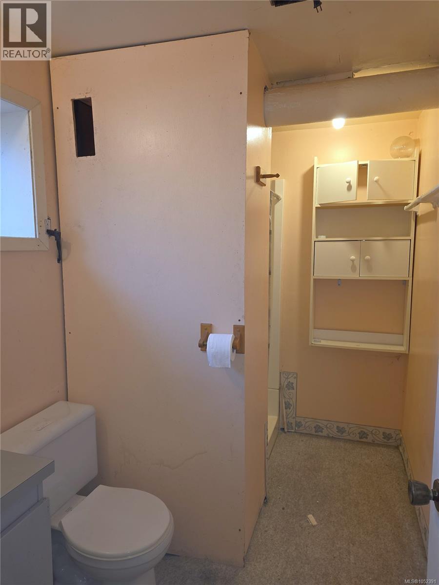 2766 Island View Rd Property Photo 25