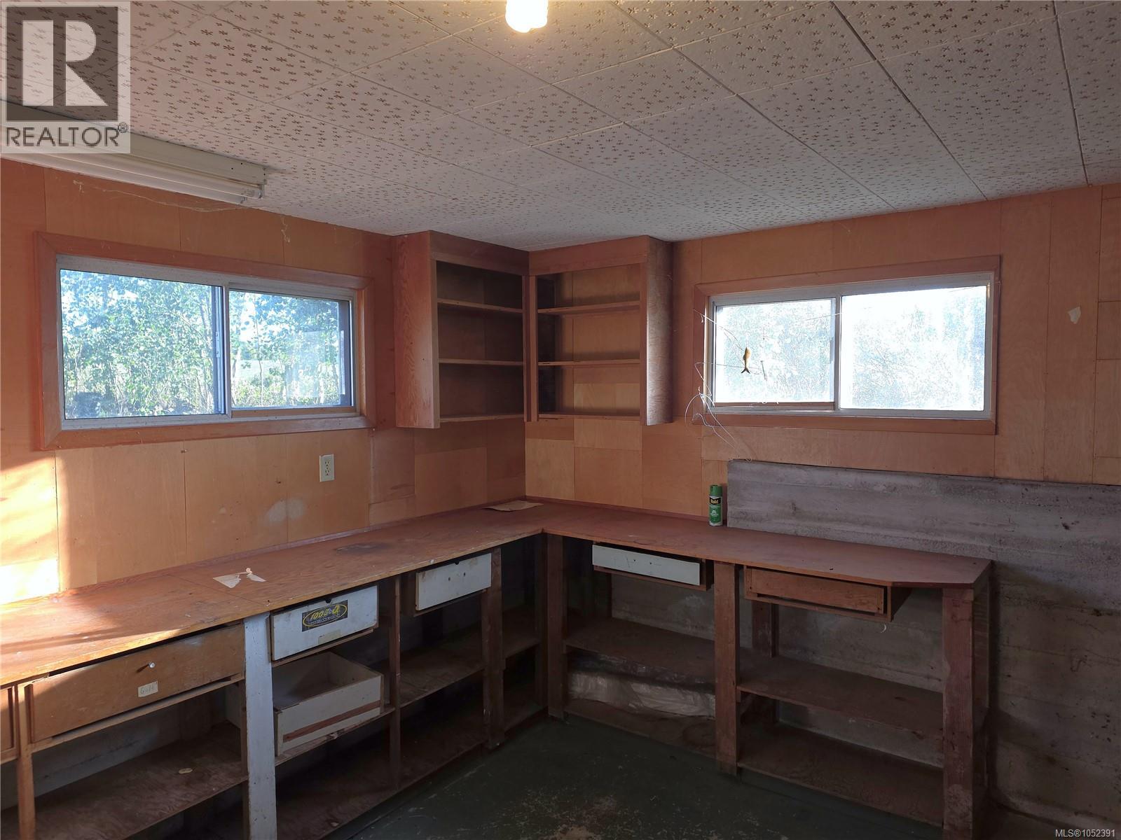 2766 Island View Rd Property Photo 26
