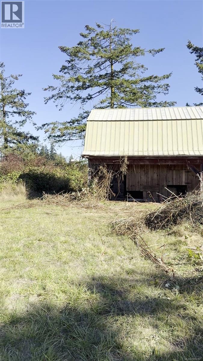 2766 Island View Rd Property Photo 28