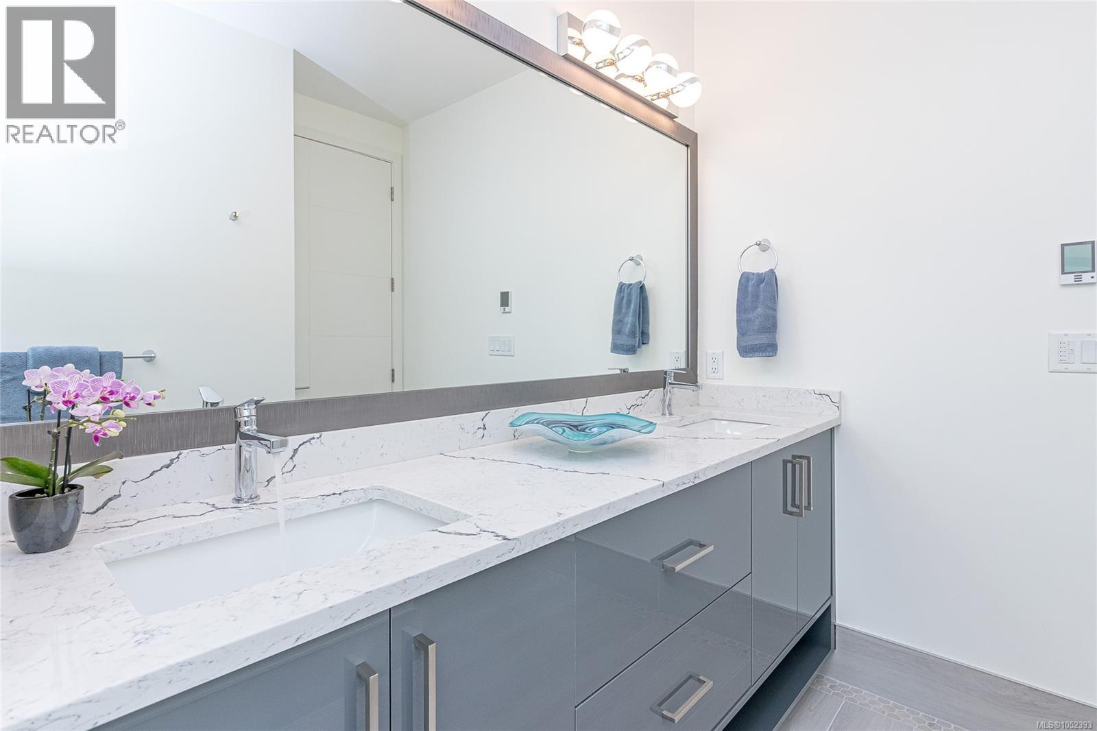 4701 Ambience Dr Property Photo 42