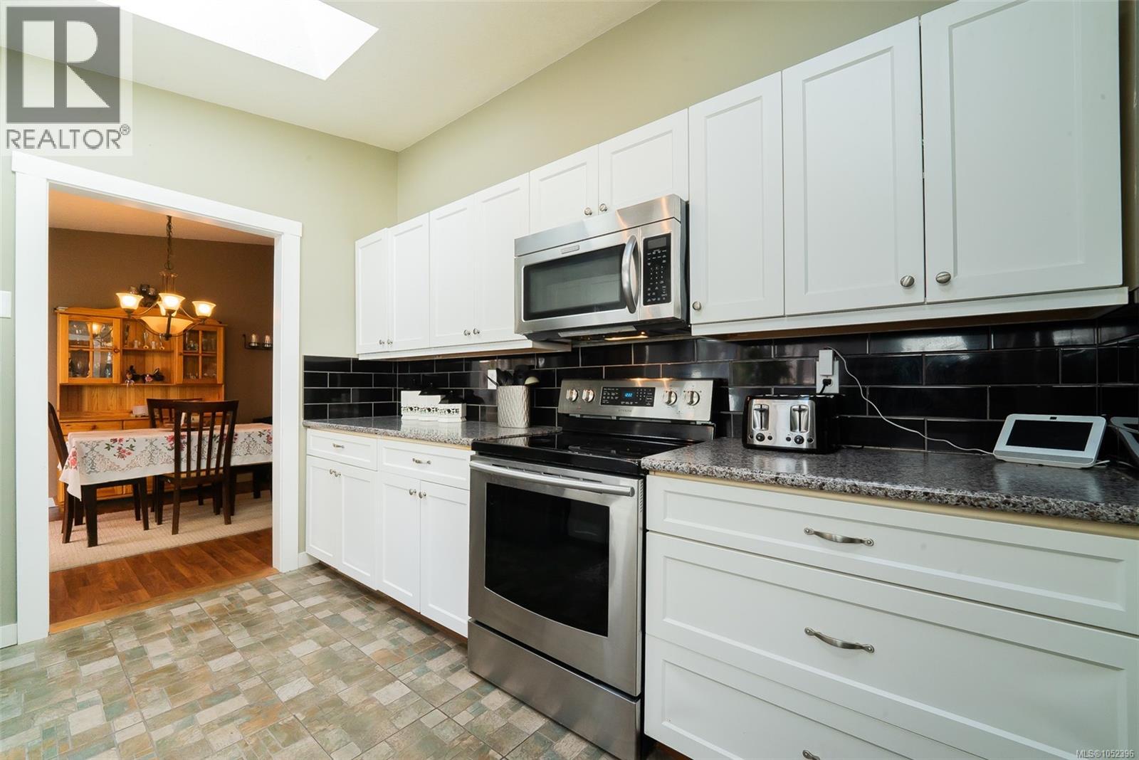 2446 Divot Dr Property Photo 8