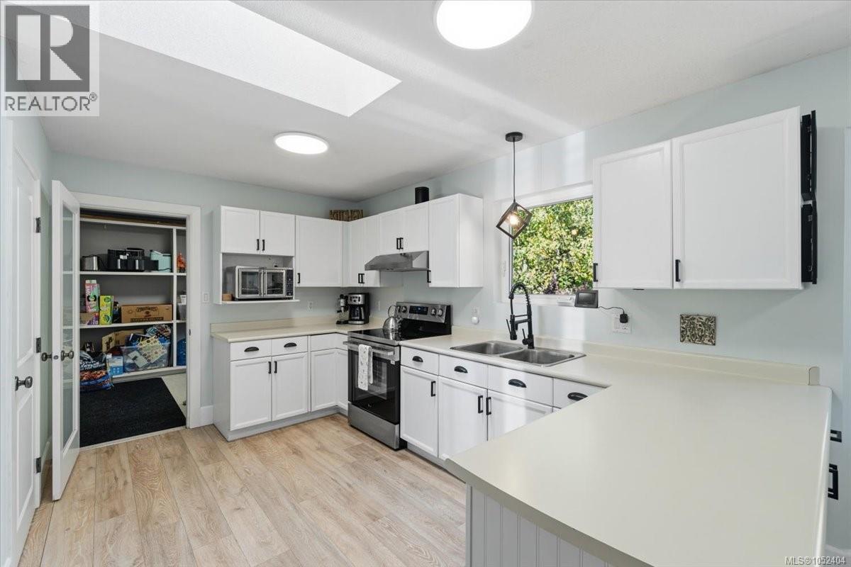 781 Sanderson Rd Property Photo 18