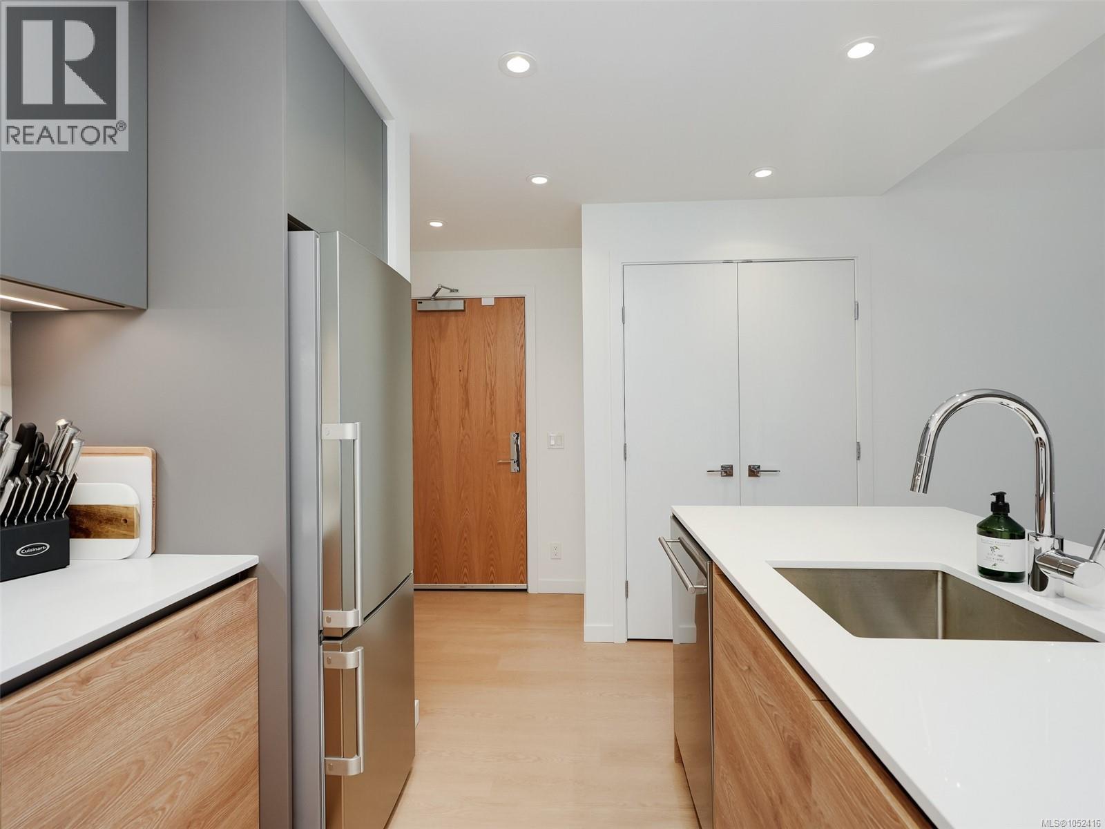 606 363 Tyee Rd Property Photo 12