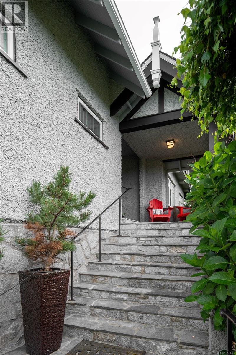 318 Newport Ave Property Photo 45