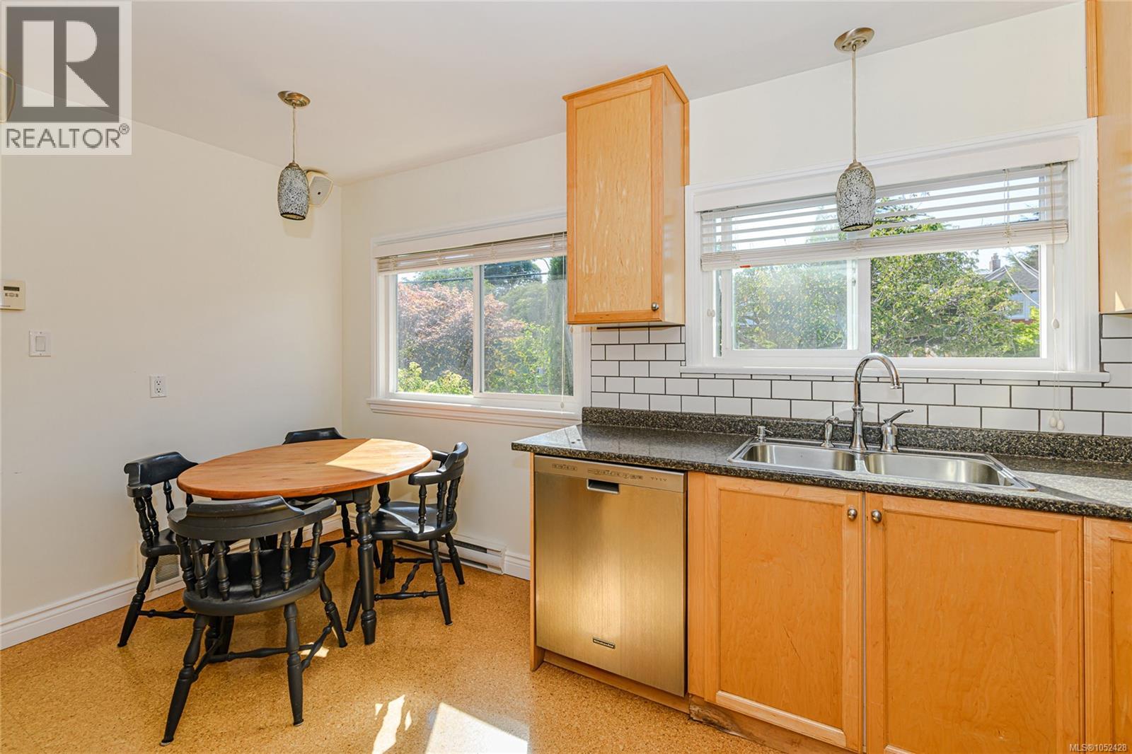 129 Moss St Property Photo 14