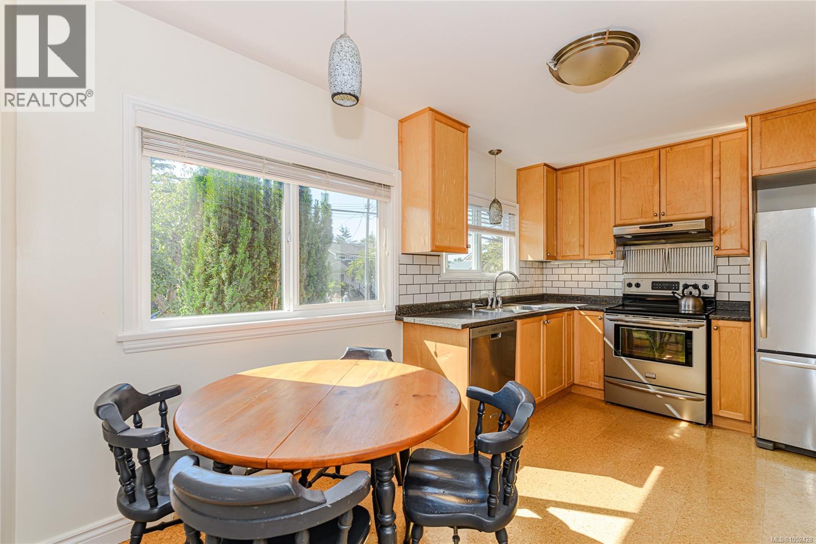129 Moss St Property Photo 15