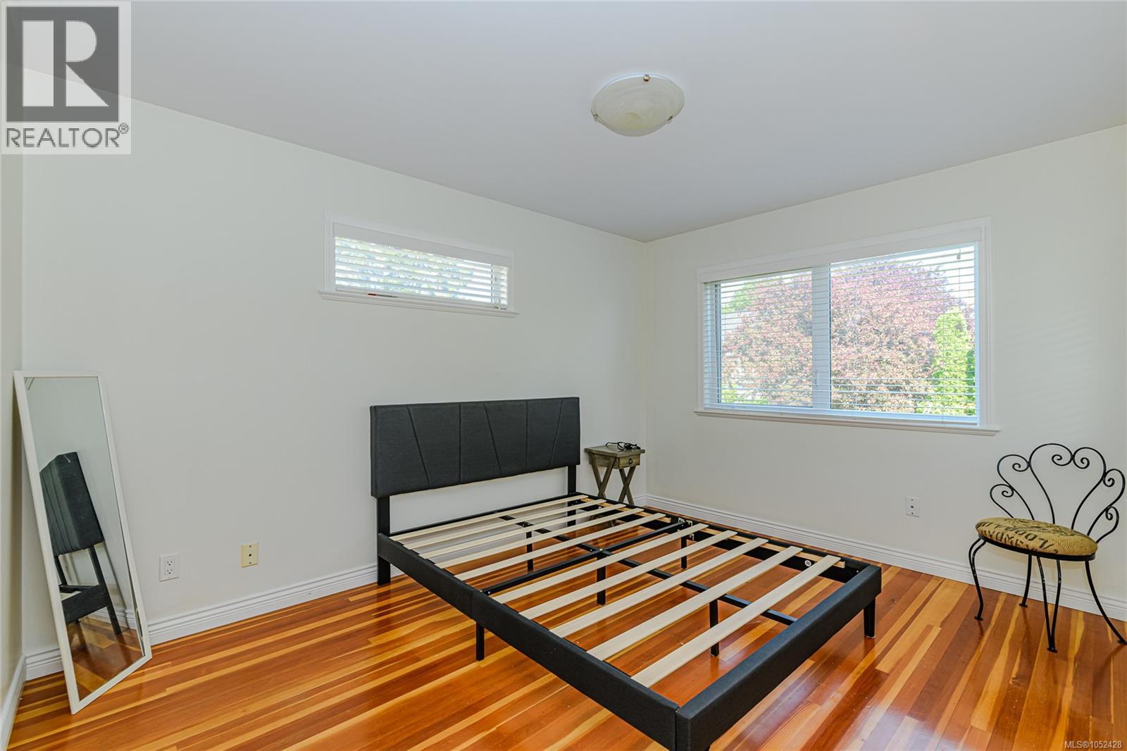129 Moss St Property Photo 16