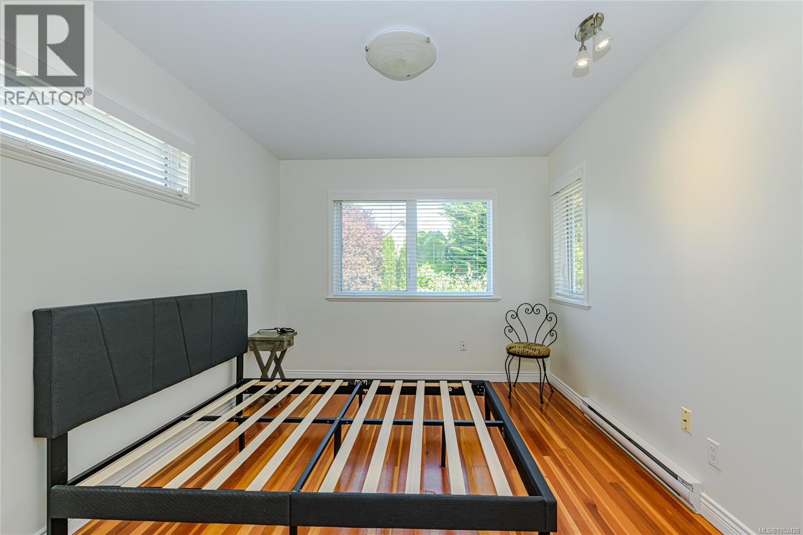 129 Moss St Property Photo 17