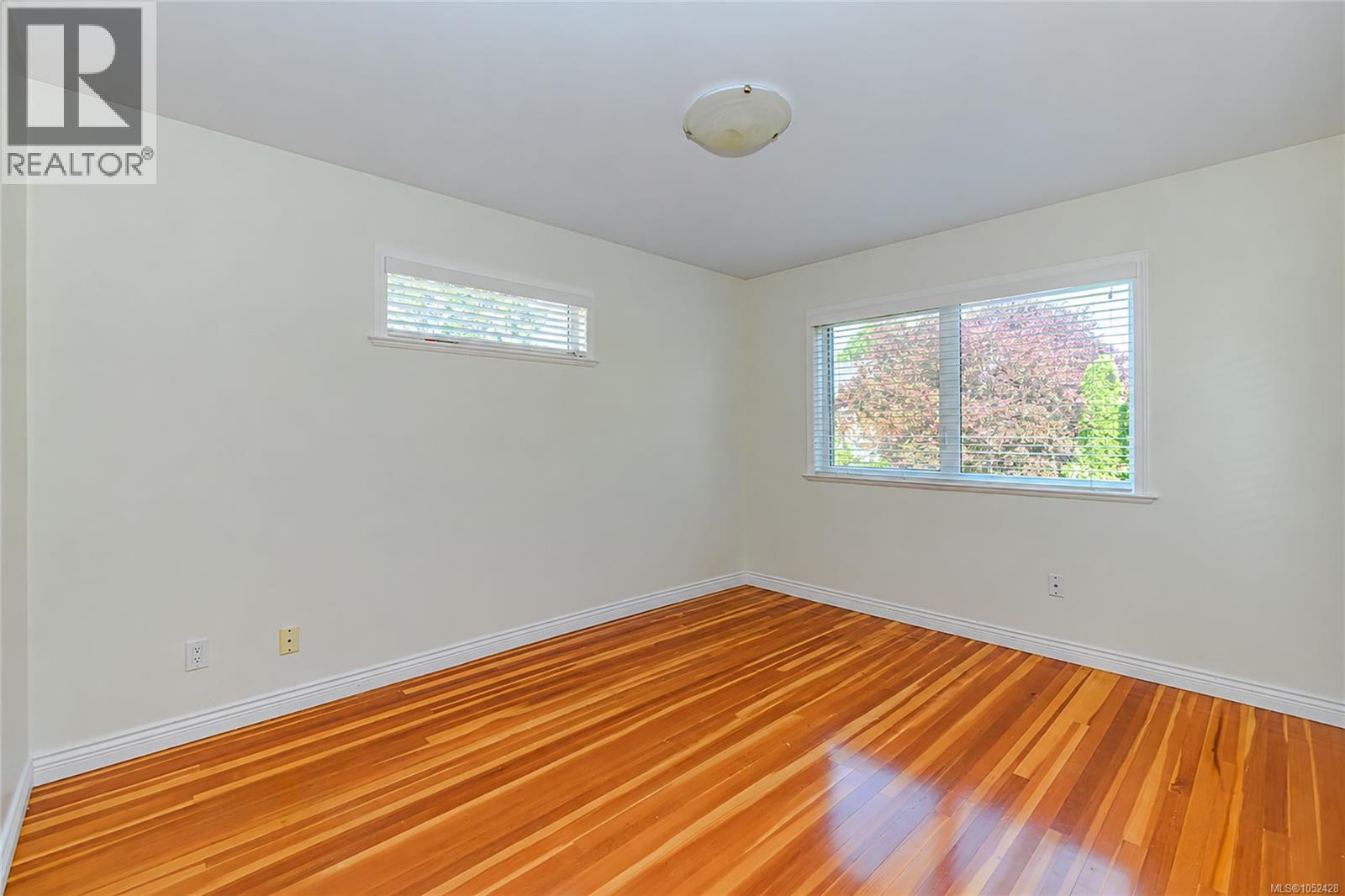 129 Moss St Property Photo 17