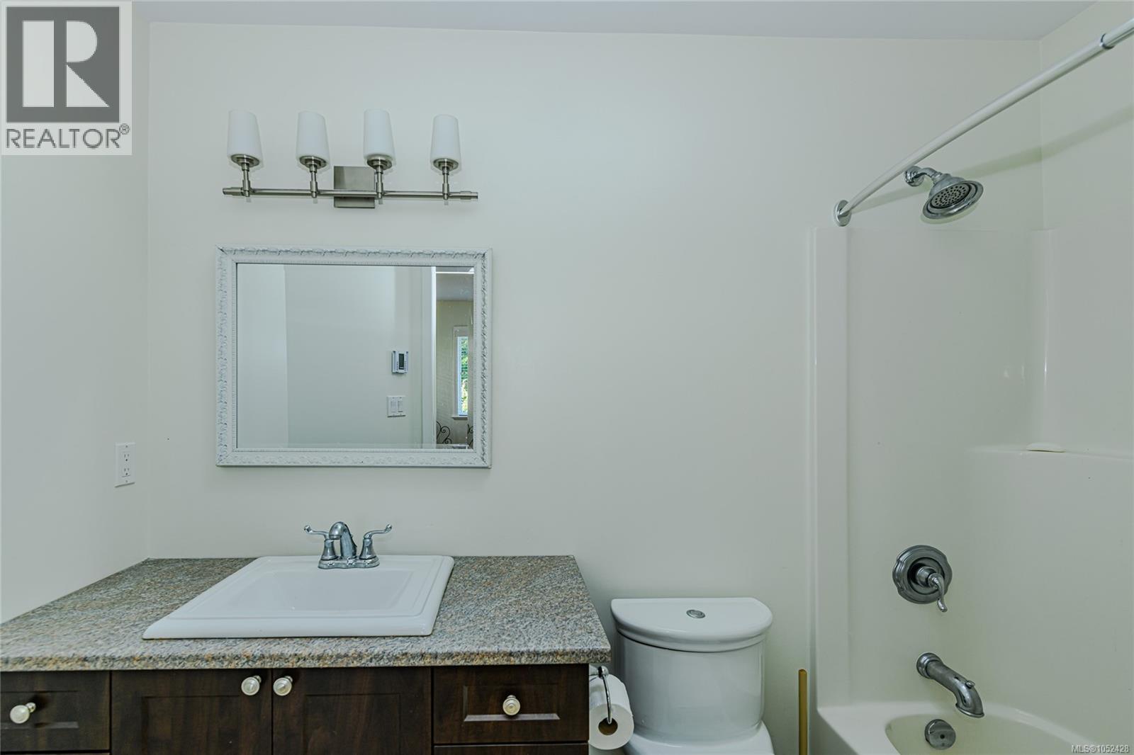 129 Moss St Property Photo 19