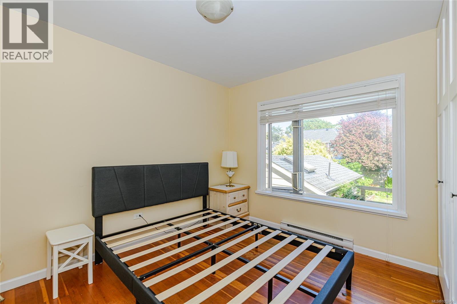 129 Moss St Property Photo 23