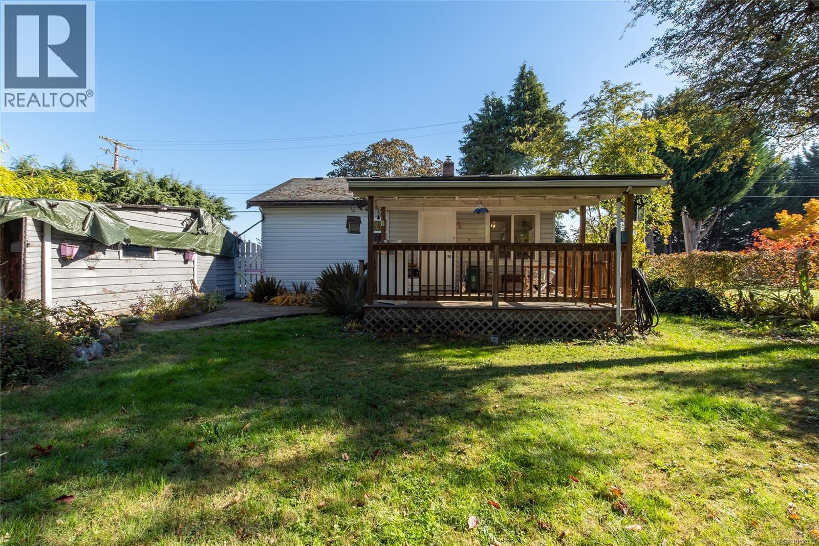 483 Beech Ave Property Photo 3