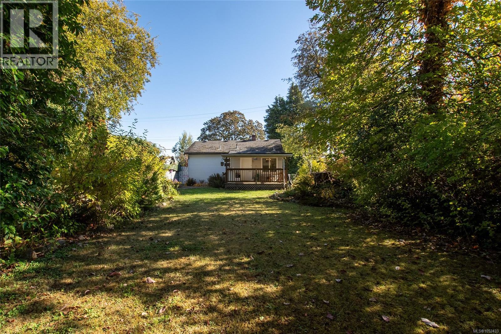 483 Beech Ave Property Photo 4