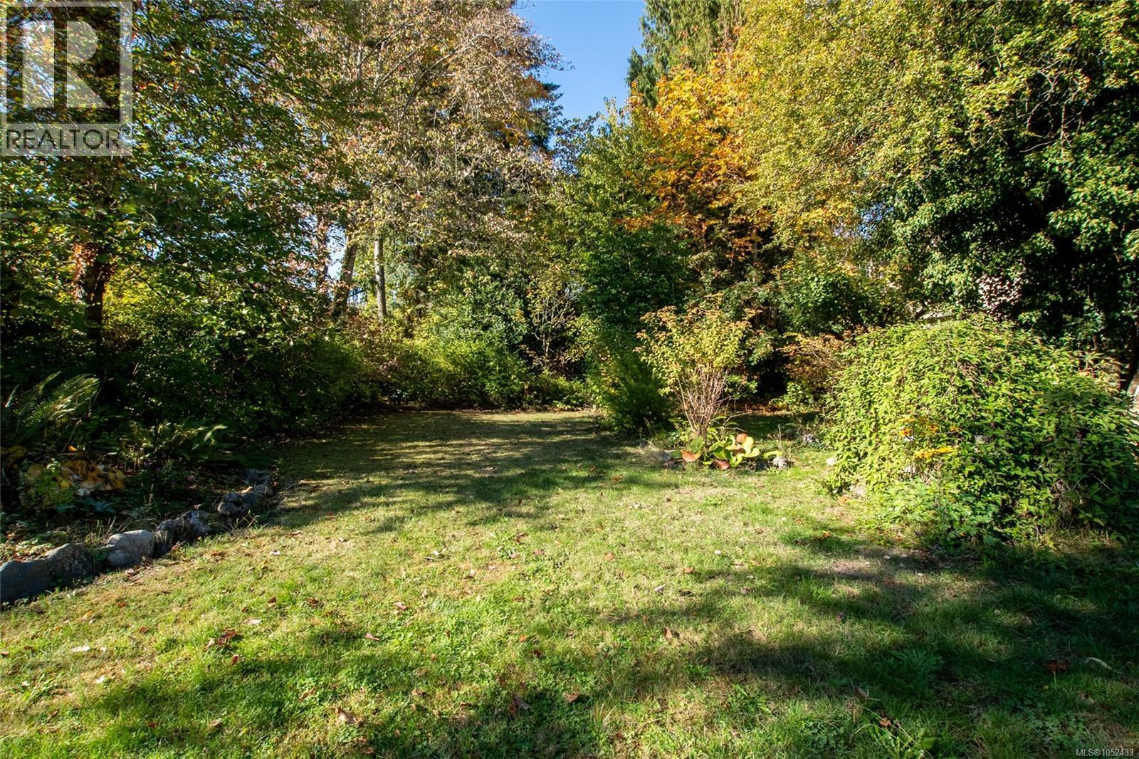 483 Beech Ave Property Photo 6