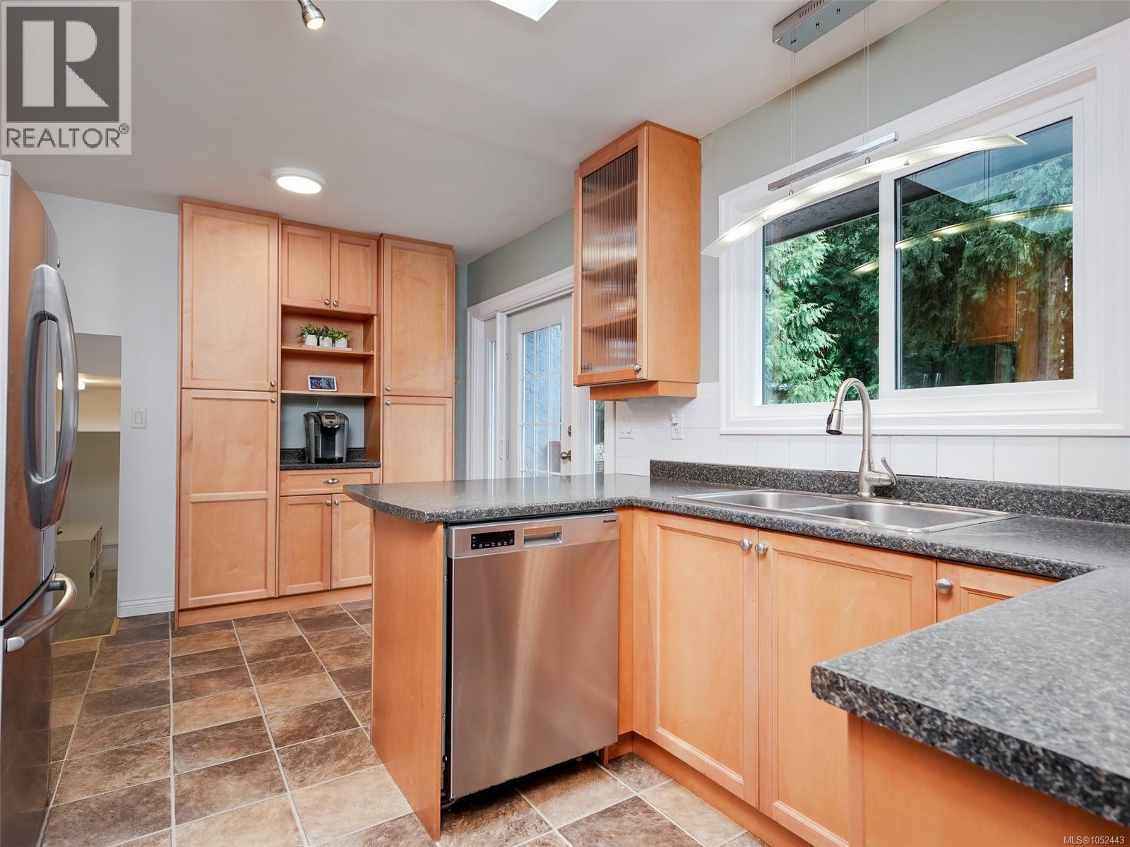 6429 Rodolph Rd Property Photo 5