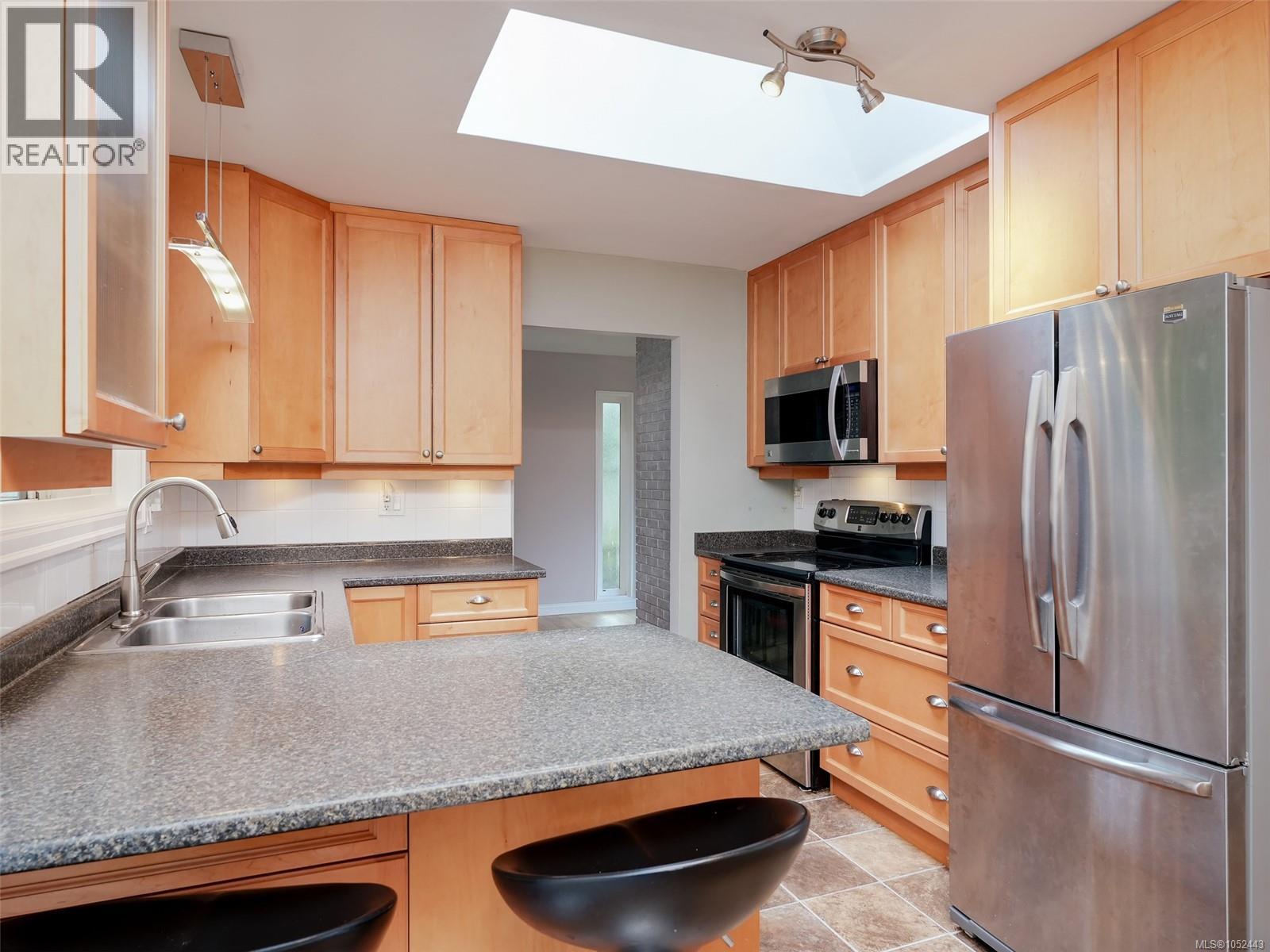 6429 Rodolph Rd Property Photo 6
