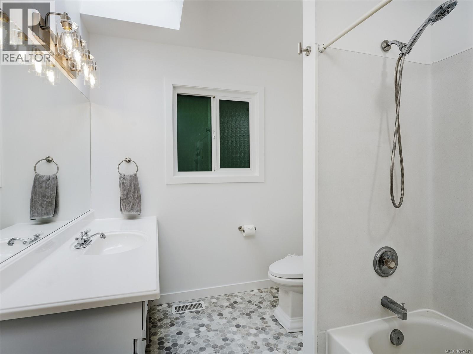 6429 Rodolph Rd Property Photo 11