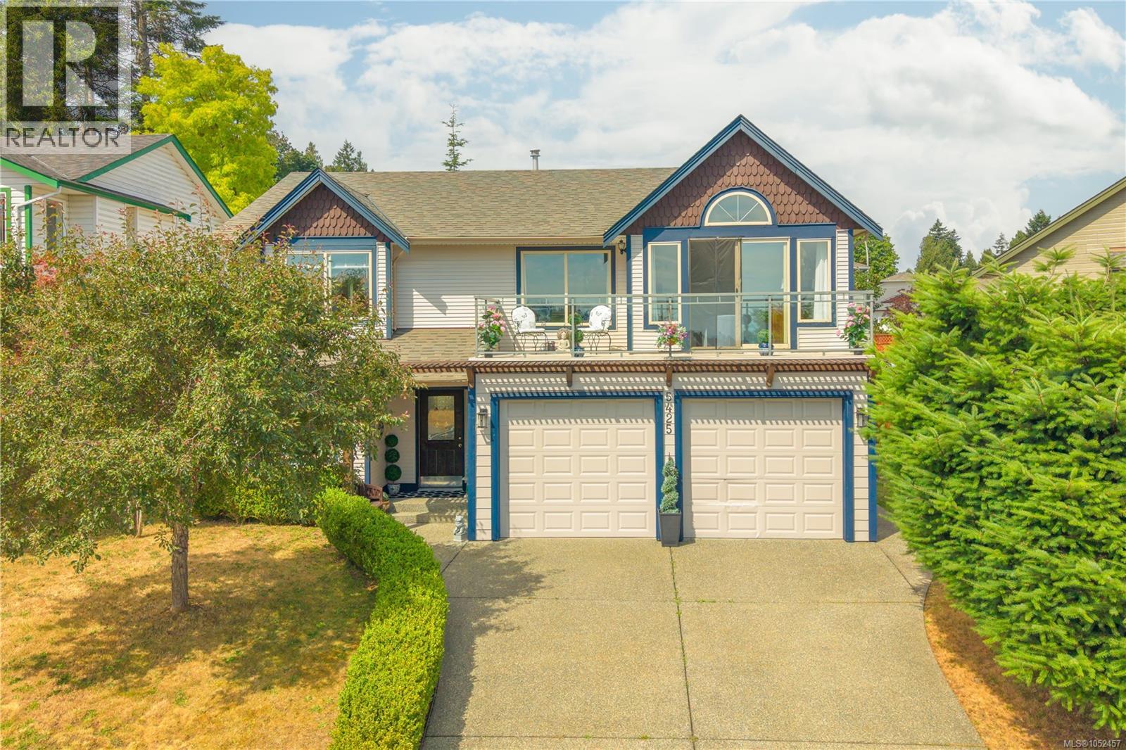 5425 Leslie Cres Property Photo 2