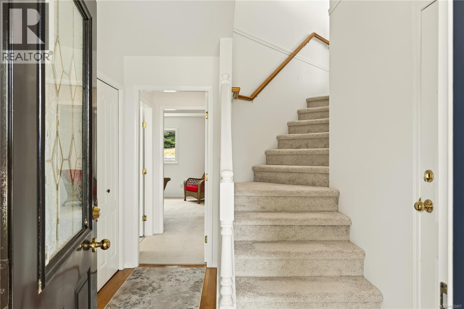 5425 Leslie Cres Property Photo 14