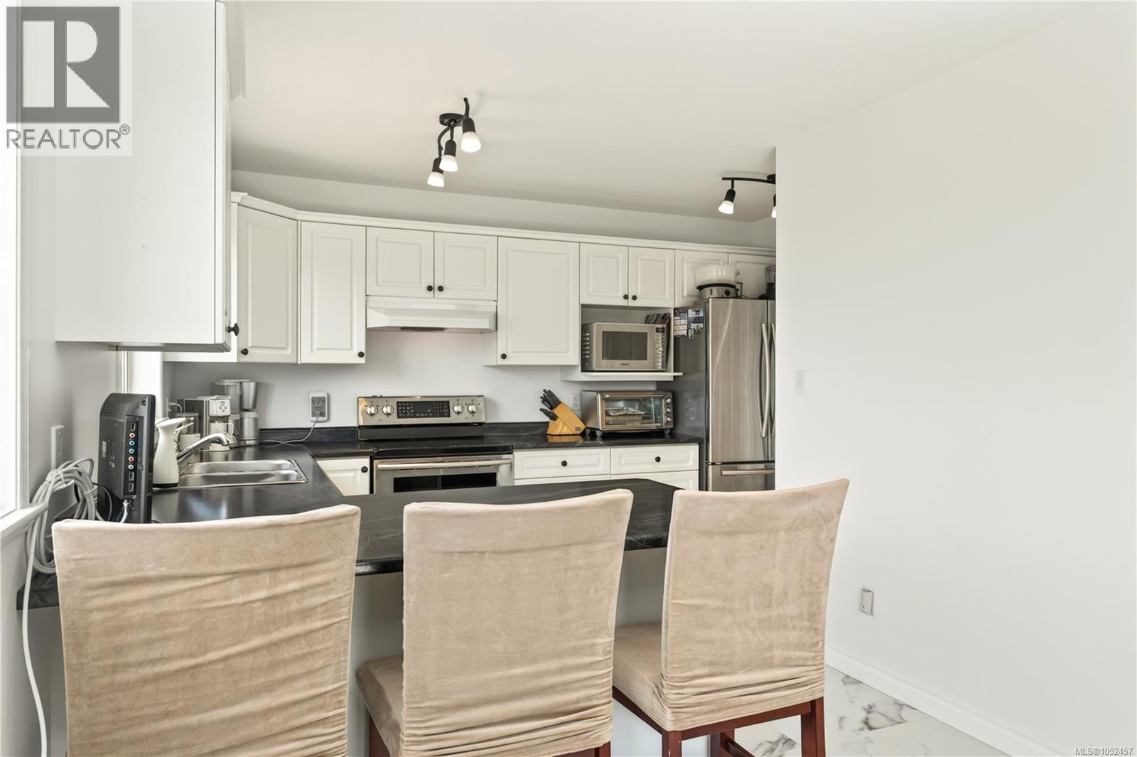 5425 Leslie Cres Property Photo 30