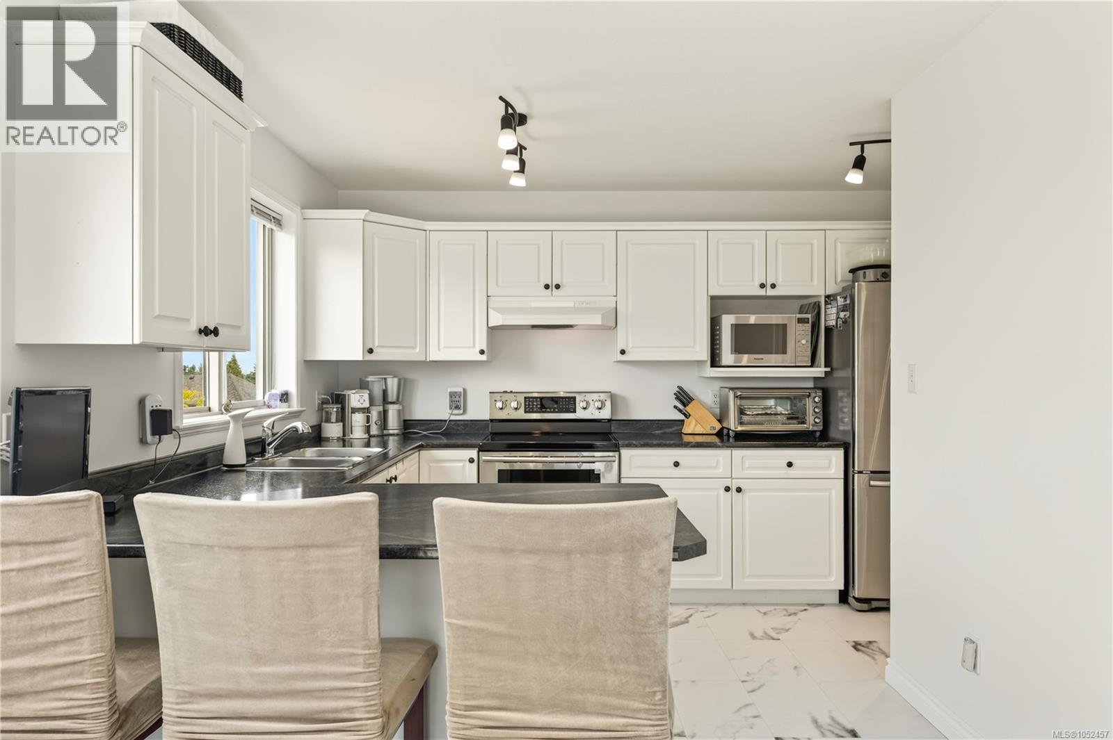 5425 Leslie Cres Property Photo 31