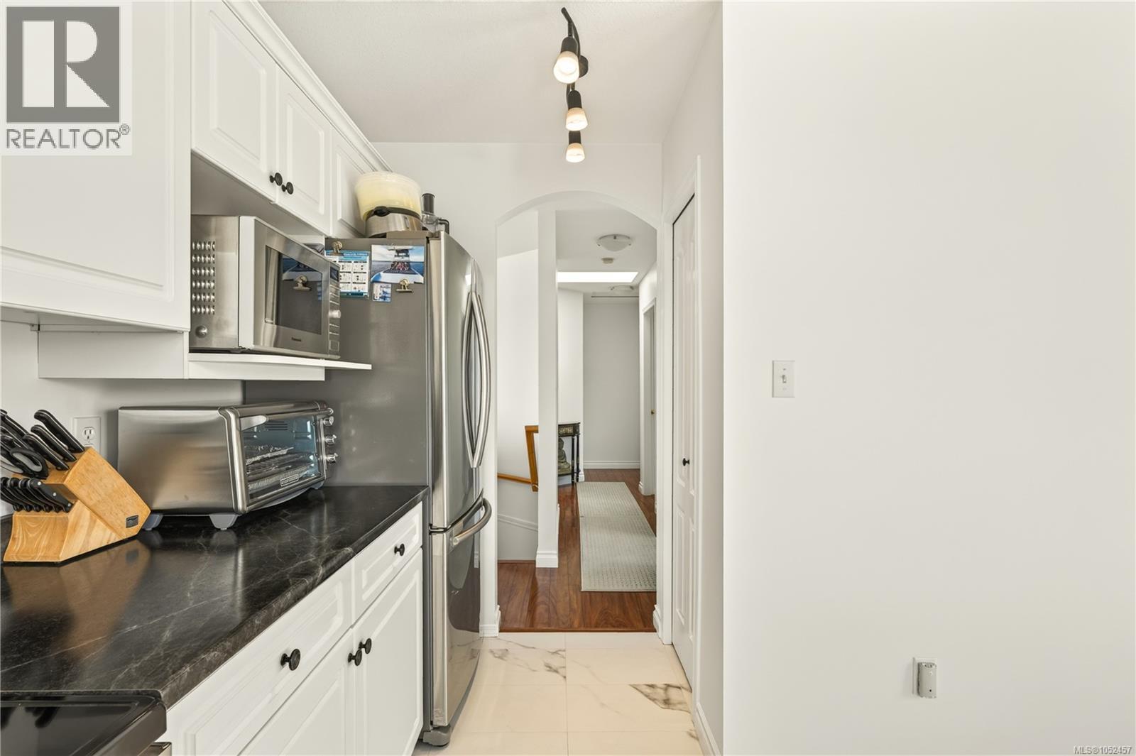 5425 Leslie Cres Property Photo 35