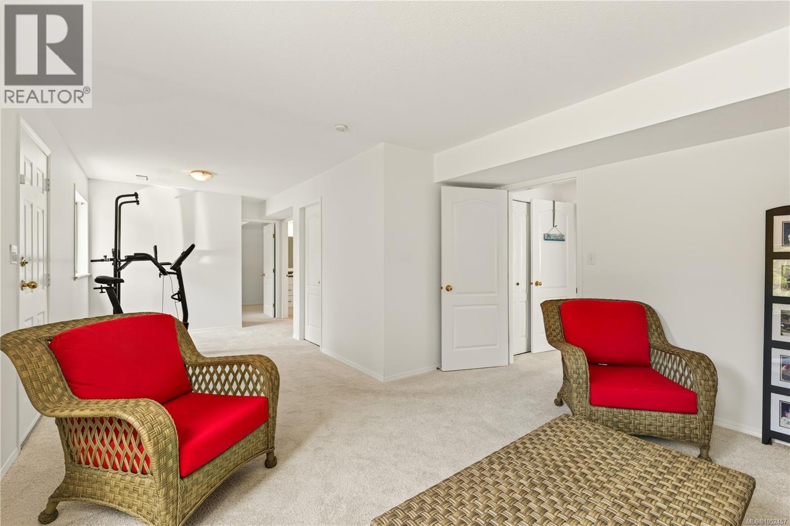 5425 Leslie Cres Property Photo 42