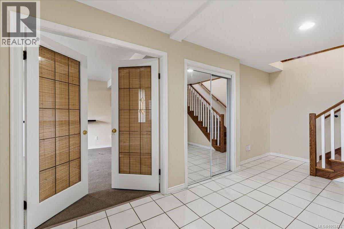 6439 Nidri Pl Property Photo 3