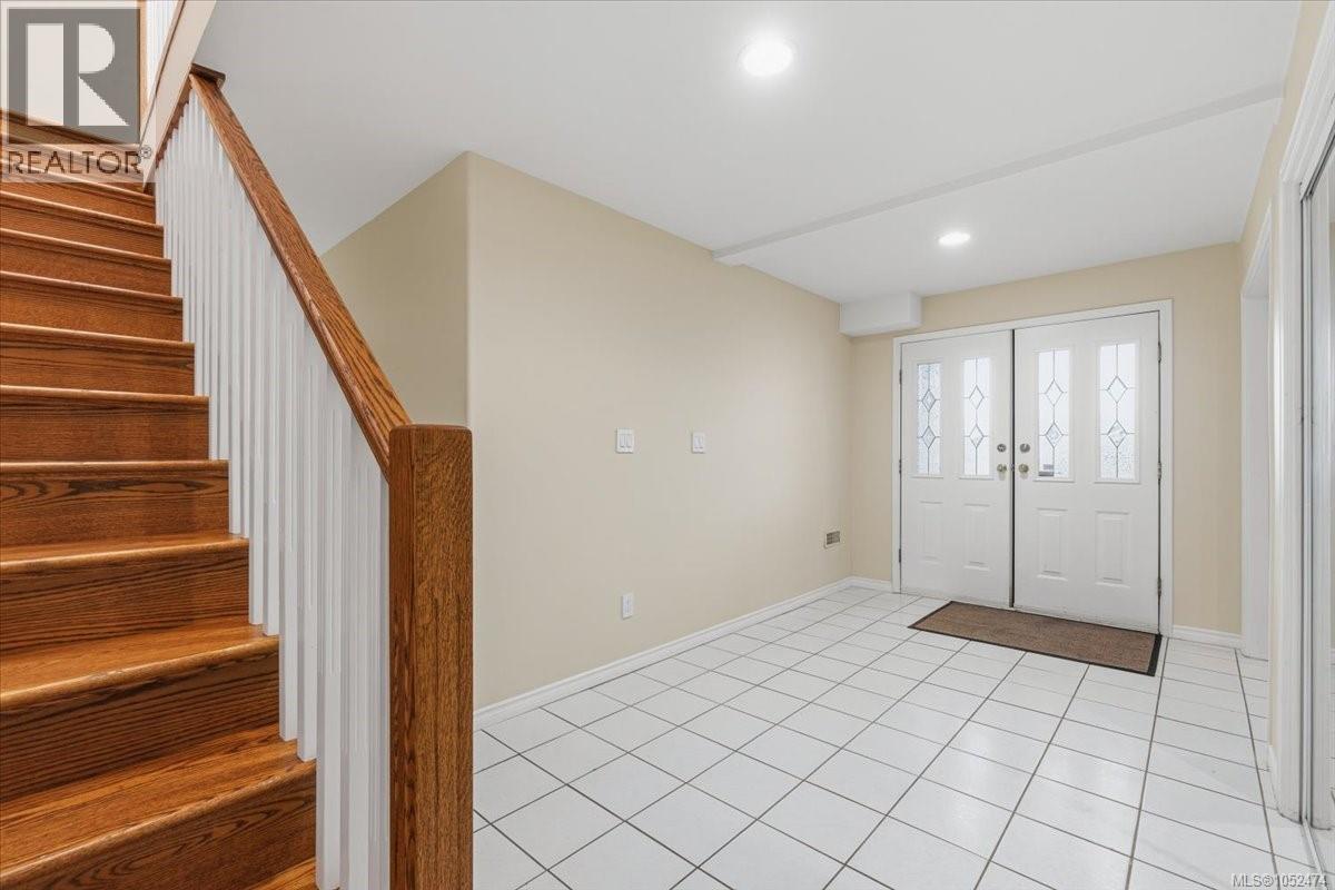 6439 Nidri Pl Property Photo 4