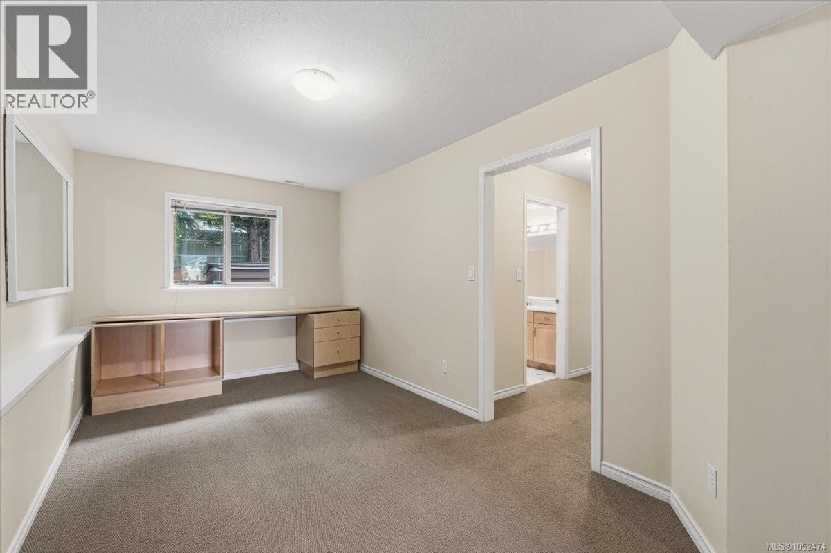 6439 Nidri Pl Property Photo 28
