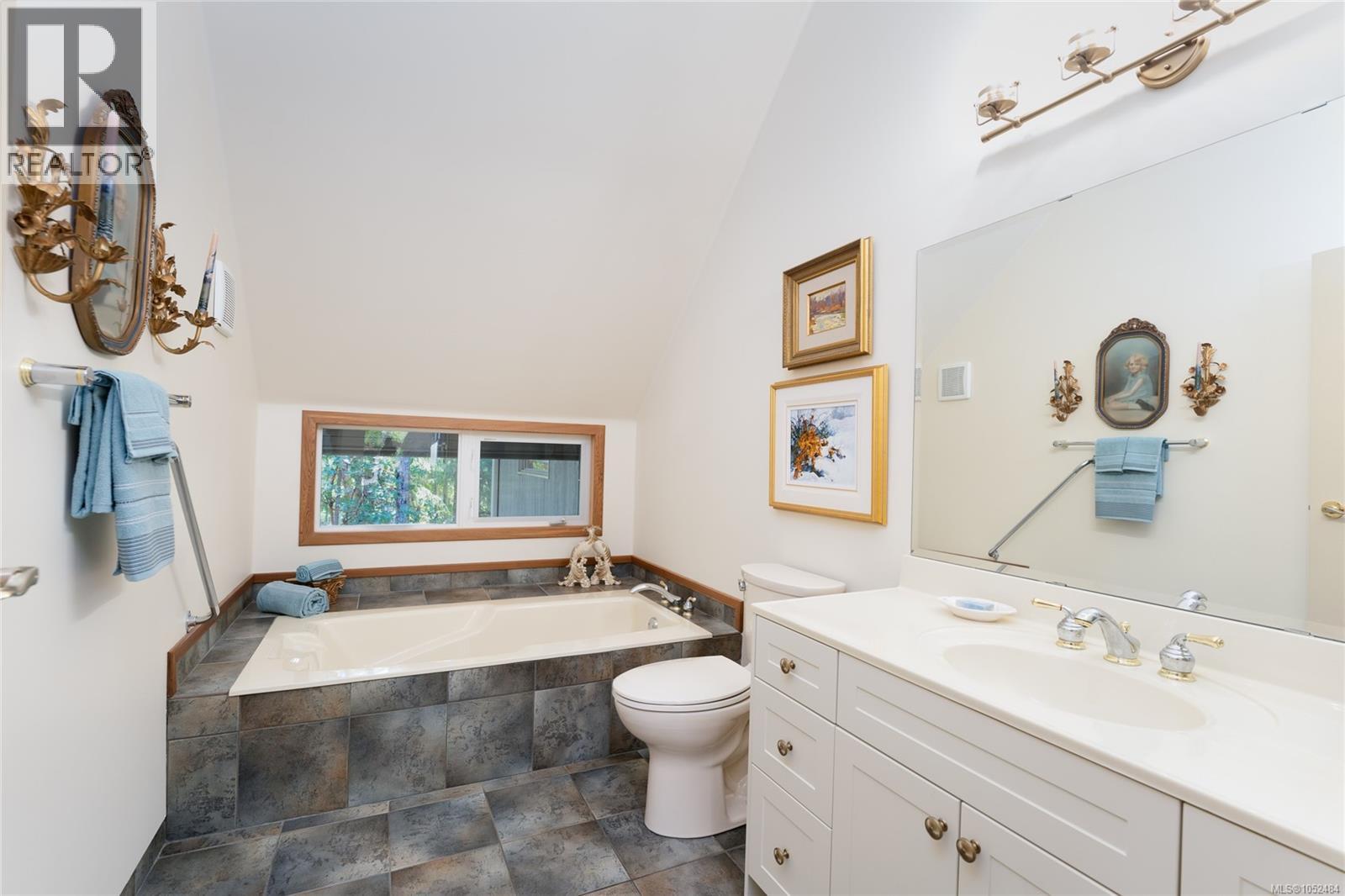154 Cormorant Cres Property Photo 35