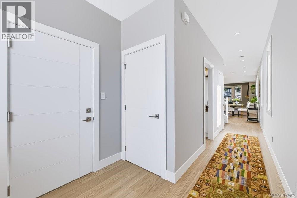 3861 Olympian Way Property Photo 6