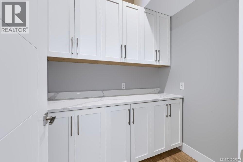 3861 Olympian Way Property Photo 19