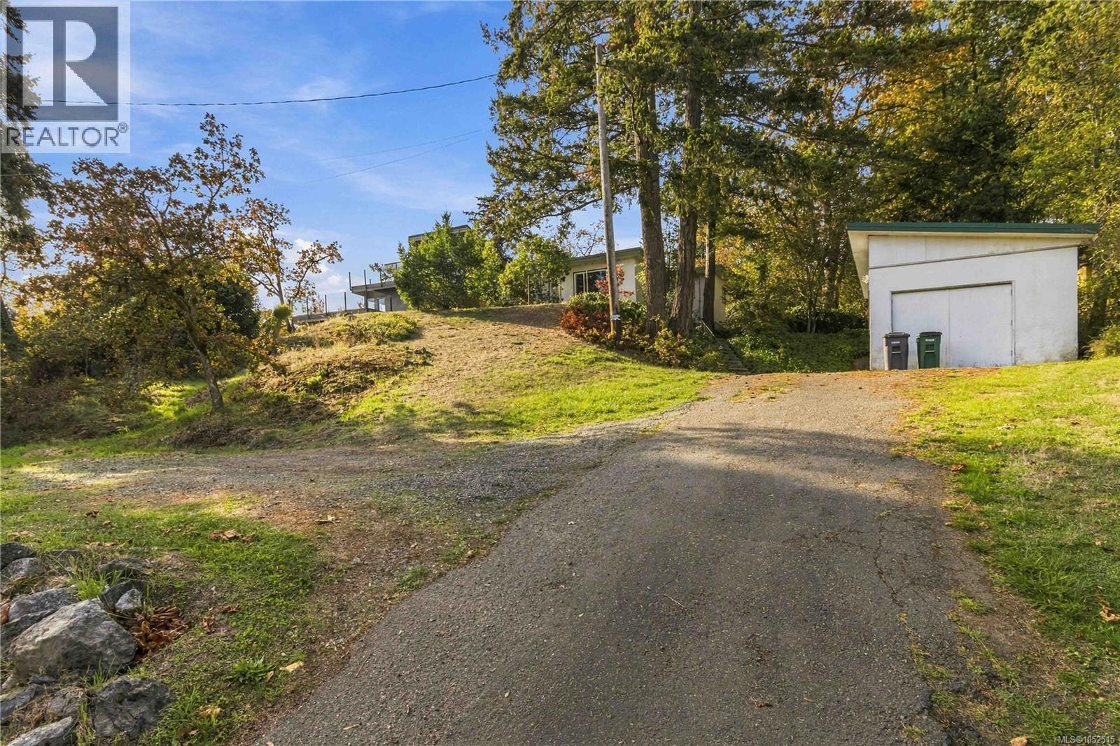 3904 Wilkinson Rd Property Photo 2