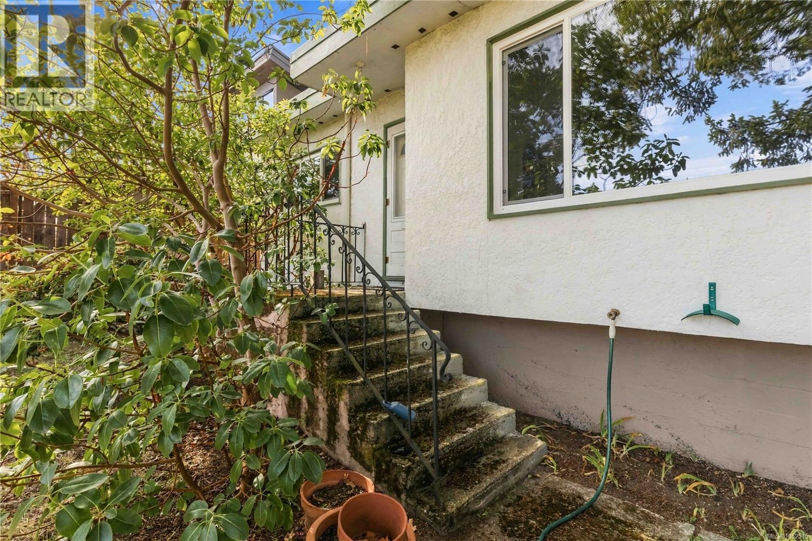3904 Wilkinson Rd Property Photo 5