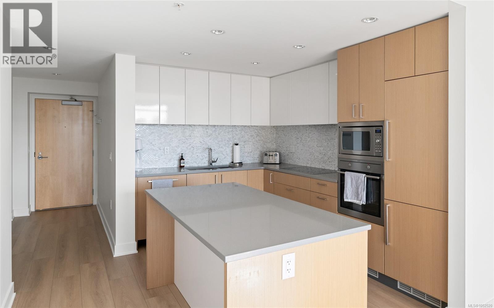 608 838 Broughton St Property Photo 3