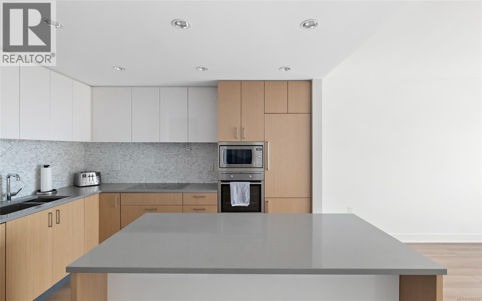 608 838 Broughton St Property Photo 4