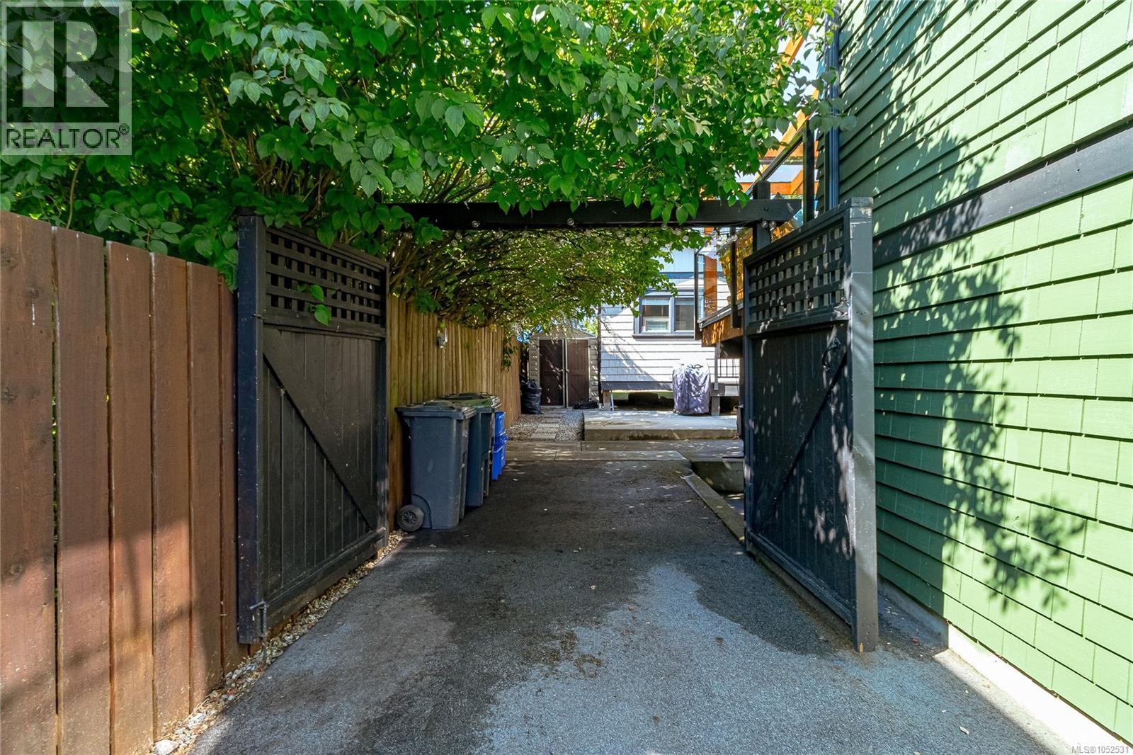 1232 Effingham St Property Photo 36