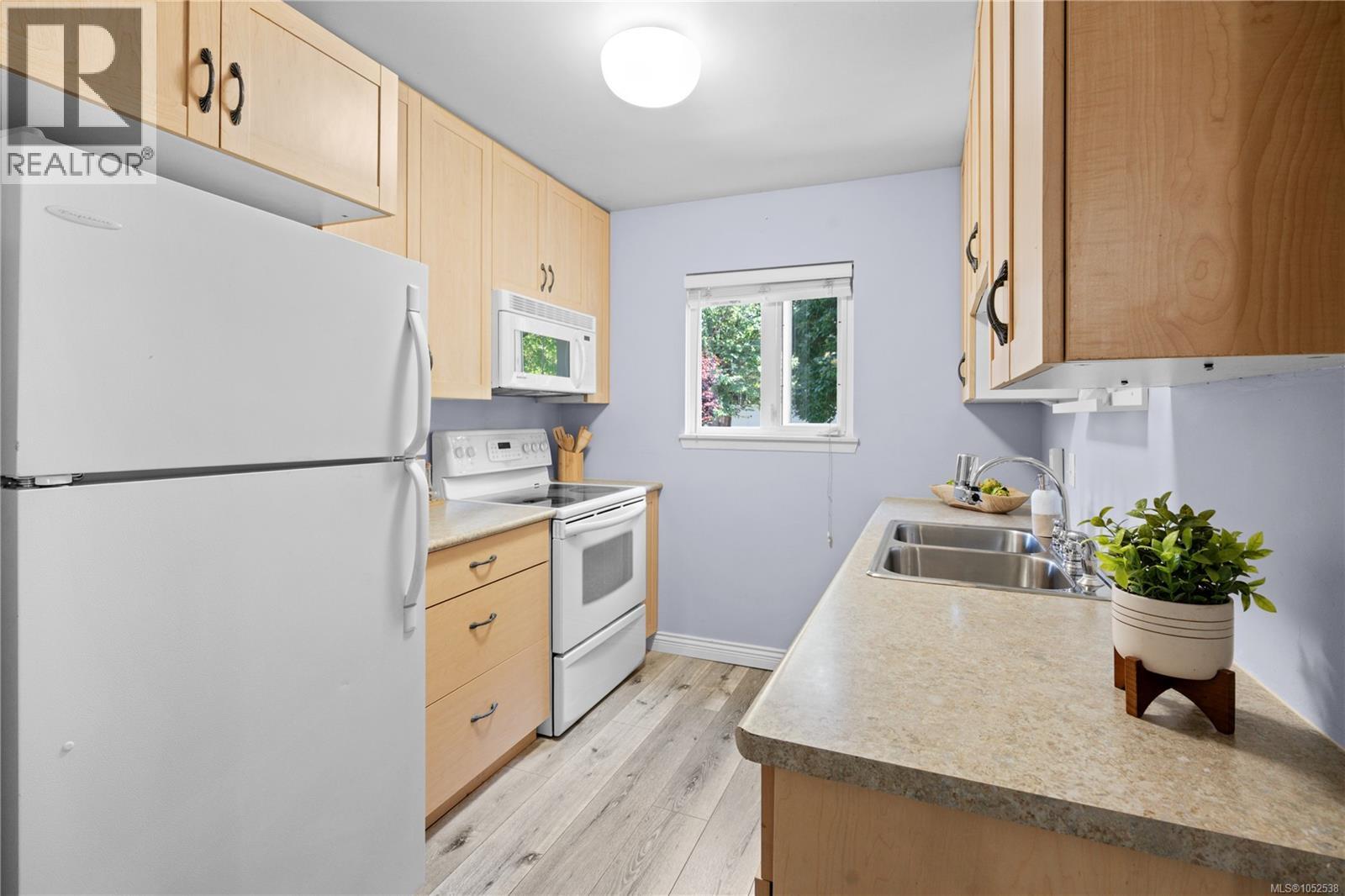 214 2520 Wark St Property Photo 11