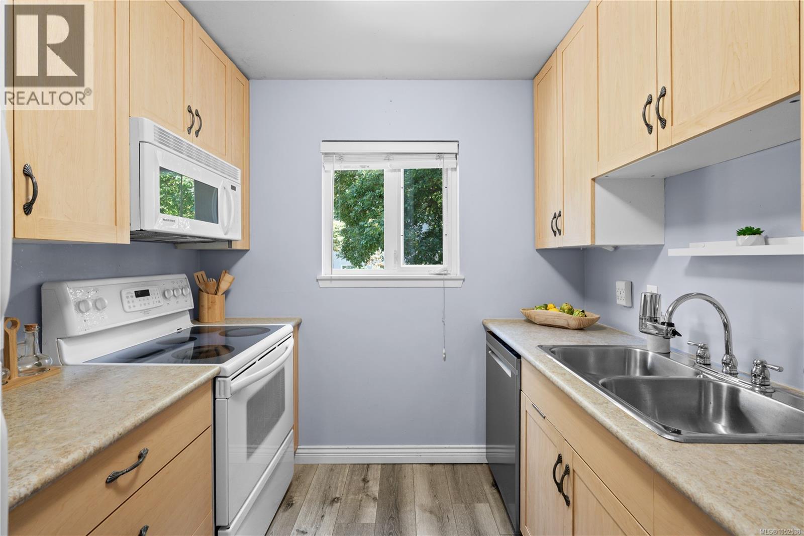 214 2520 Wark St Property Photo 12